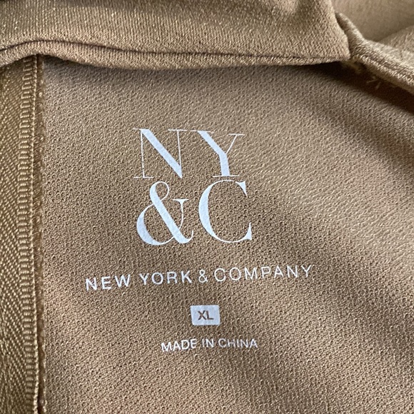 NY &C Front peep out blouse - Picture 3 of 3